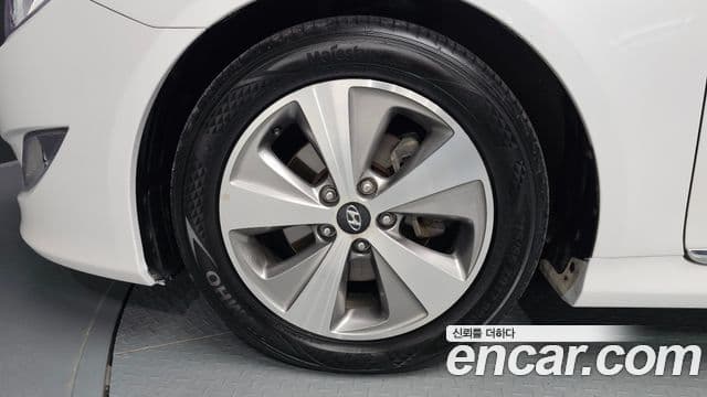 Hyundai Sonata гибрид Royal, 2012 все фото