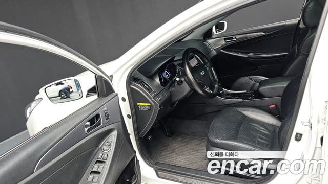 Hyundai Sonata гибрид Royal, 2012 10