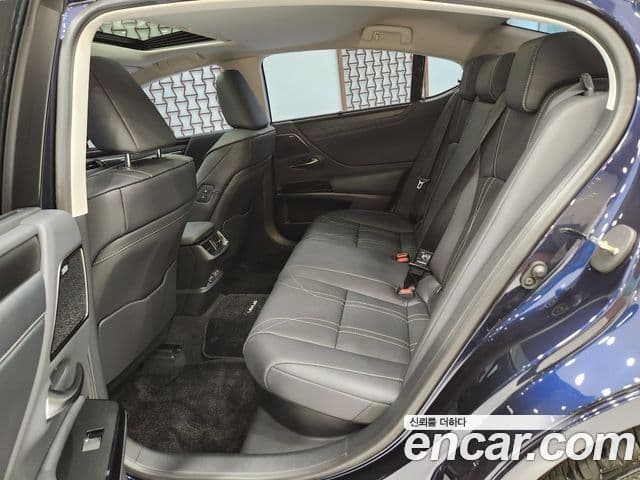 Lexus ES300h 7세대 Executive, 2026 14