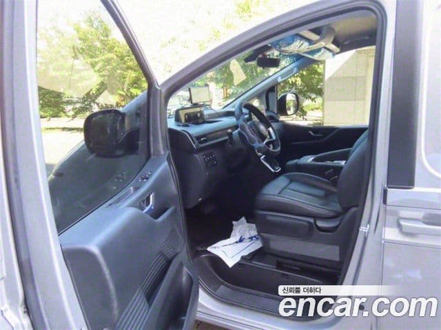 Hyundai Staria Modern, 2025 13
