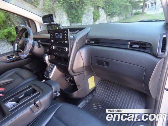 Hyundai Staria Modern, 2025 16