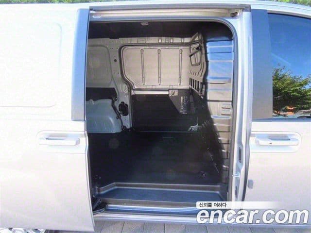 Hyundai Staria Modern, 2025 17