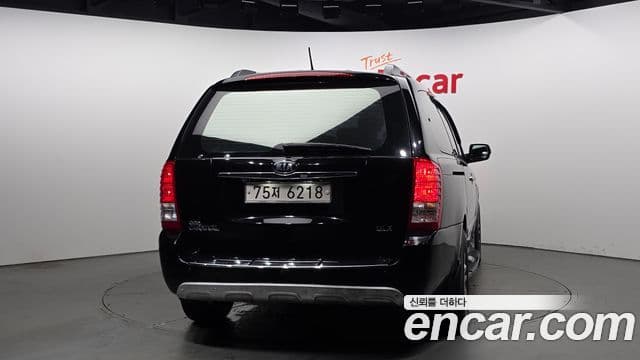 Kia Carnival R Premium, 2013 4