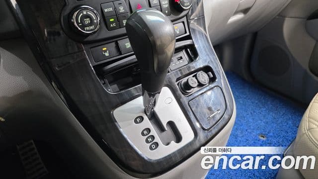 Kia Carnival R Premium, 2013 9