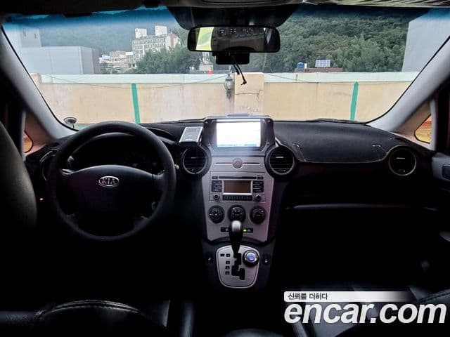 Kia 뉴카렌스 люксовая версия Family, 2009 7