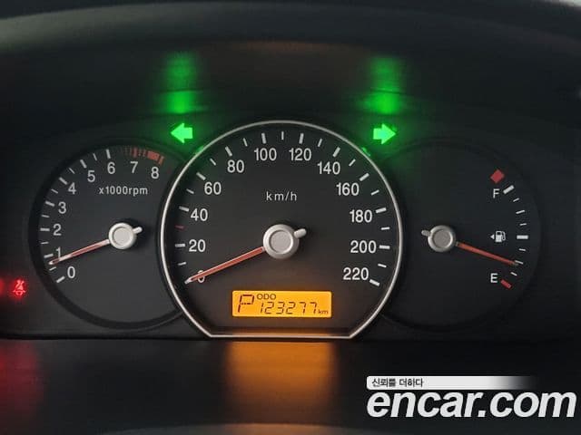 Kia 뉴카렌스 люксовая версия Family, 2009 8