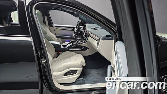 Porsche Cayenne (PO536) 4.0 турбо купе, 2023 16