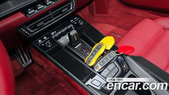 Porsche 911 (992) Carrera 4 GTS кабриолет, 2023 9
