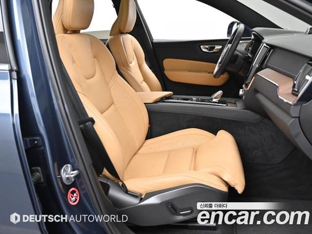 Volvo XC60 2세대 B5 Ultimate Bright, 2024 10