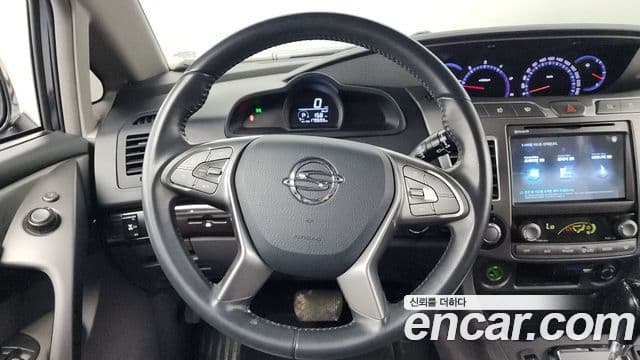 KG모빌리티(SsangYong) Korando 투리스모 4WD TX 9인승, 2016 13