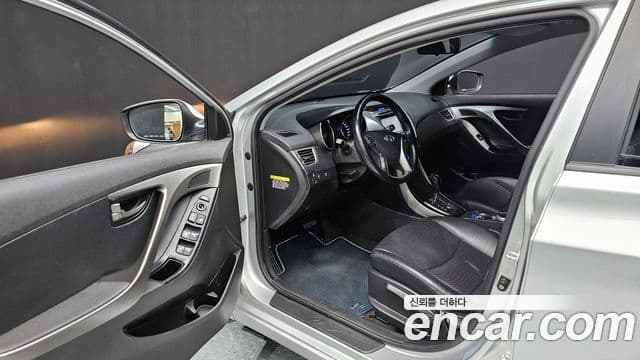 Hyundai Avante MD M16 GDI Avenue, 2014 10