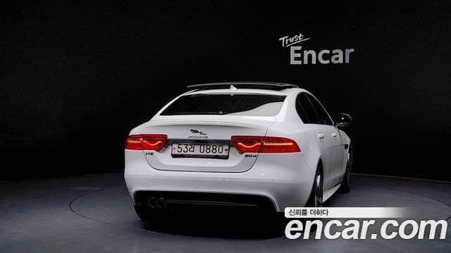 Jaguar XE 20d R스포츠, 2016 4