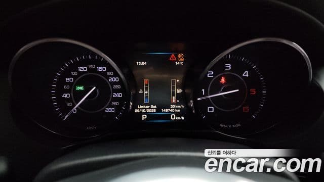 Jaguar XE 20d R스포츠, 2016 8