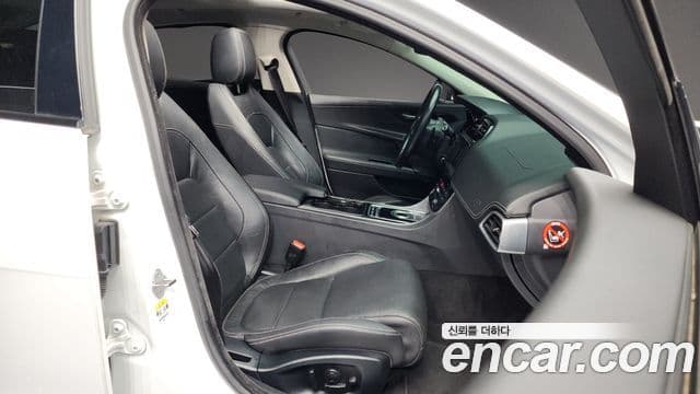 Jaguar XE 20d R스포츠, 2016 11