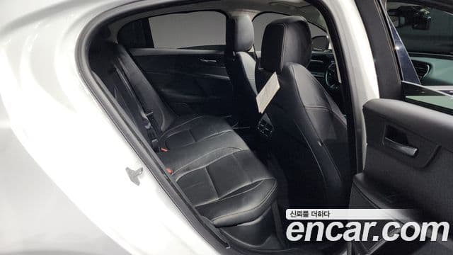 Jaguar XE 20d R스포츠, 2016 12