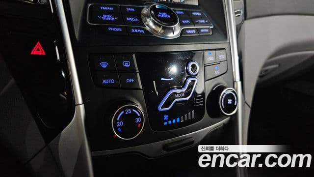 Hyundai YF Sonata люксовая версия, 2010 19