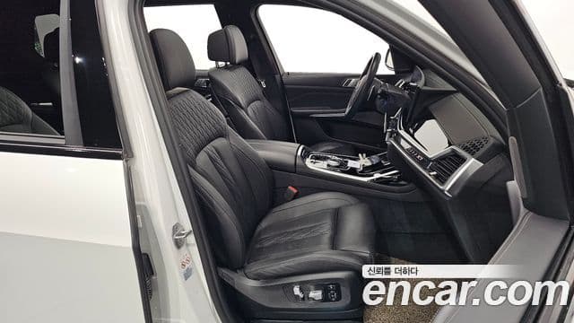 BMW X7 (G07) xDrive 40i M Sport 6인승, 2023 10