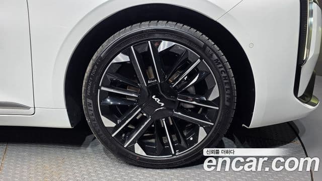 Kia The / новый New K8 гибрид Signature, 2025 все фото