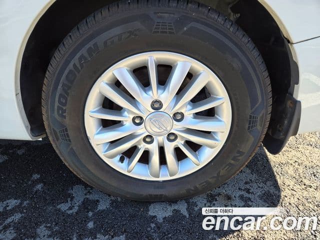 KG모빌리티(SsangYong) Korando 투리스모 4WD GT 11인승, 2014 18