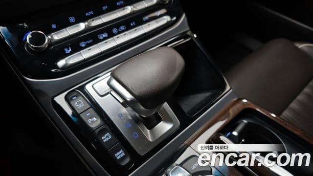 Genesis EQ900 Prestige, 2018 9