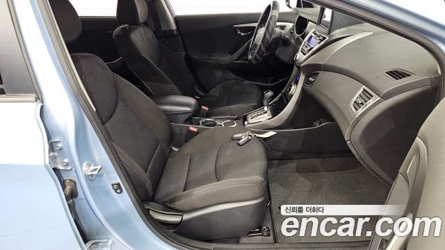 Hyundai Avante MD Premier, 2011 10