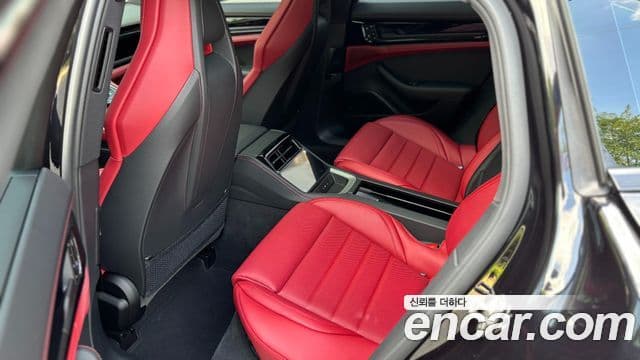 Porsche Panamera (976), 2025 10