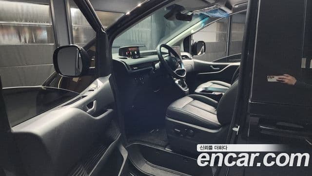 Hyundai Staria Modern, 2025 10