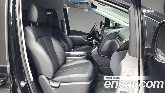 Hyundai Staria Modern, 2025 11
