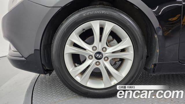 Hyundai YF Sonata LPI Premier(для людей с инвалидностью), 2011 все фото