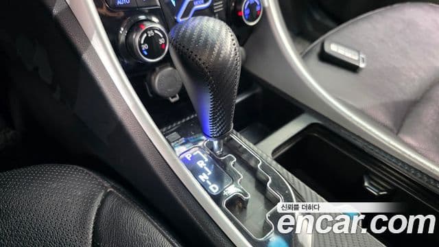 Hyundai YF Sonata LPI Premier(для людей с инвалидностью), 2011 9