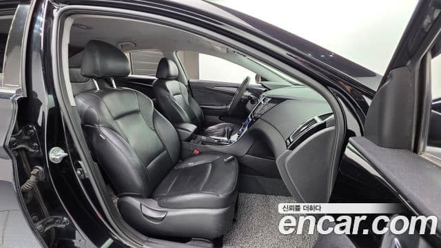 Hyundai YF Sonata LPI Premier(для людей с инвалидностью), 2011 10