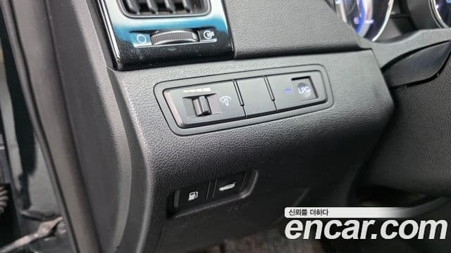 Hyundai YF Sonata LPI Premier(для людей с инвалидностью), 2011 13