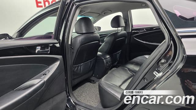 Hyundai YF Sonata LPI Premier(для людей с инвалидностью), 2011 17