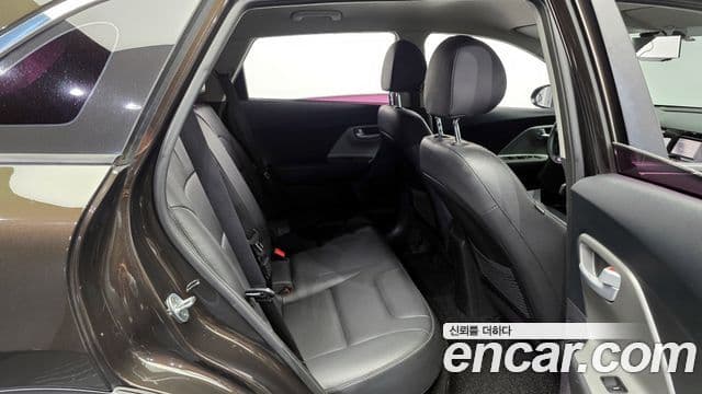 Kia Niro Luxury, 2017 11