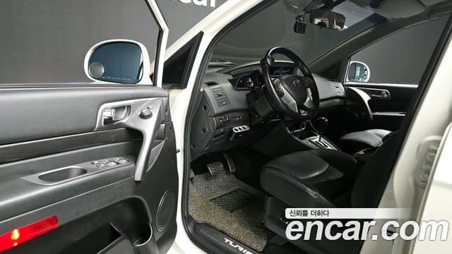 KG모빌리티(SsangYong) Korando 투리스모 4WD RX 11인승, 2018 11