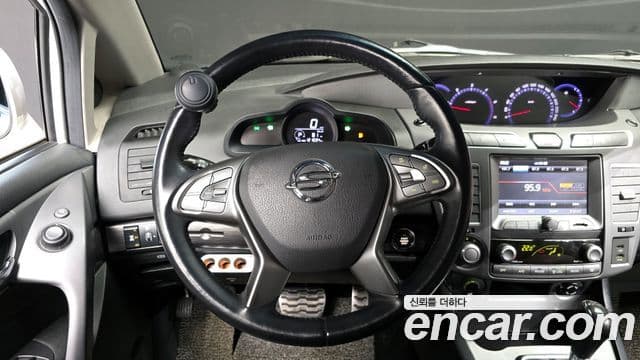 KG모빌리티(SsangYong) Korando 투리스모 4WD RX 11인승, 2018 13