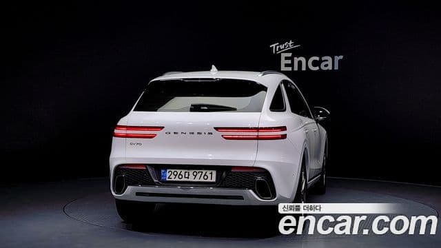 Genesis GV70, 2021 4