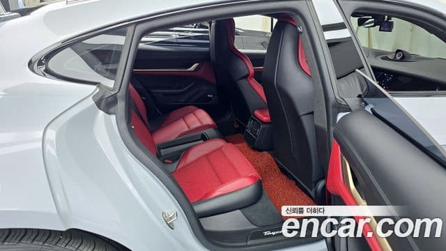 Porsche 타이칸 GTS, 2022 12