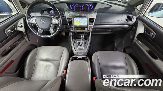 KG모빌리티(SsangYong) Korando 투리스모 4WD GT 9인승, 2015 7