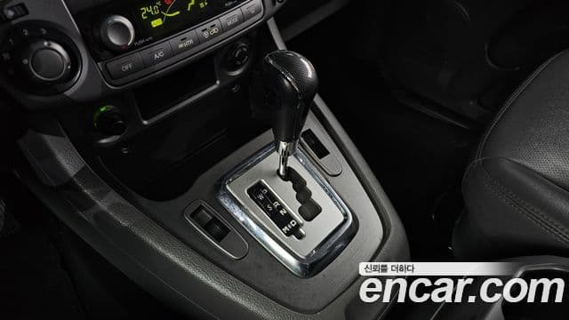 KG모빌리티(SsangYong) Korando 투리스모 4WD GT 9인승, 2015 9