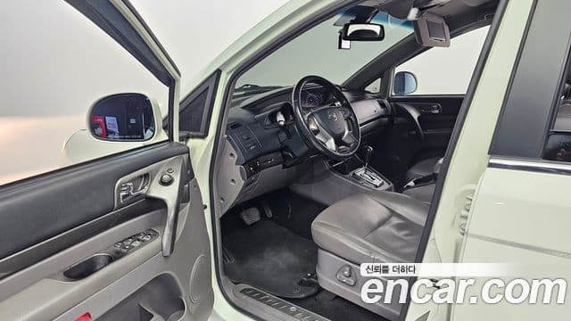 KG모빌리티(SsangYong) Korando 투리스모 4WD GT 9인승, 2015 10