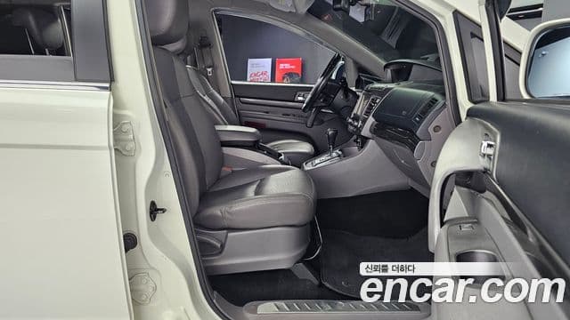 KG모빌리티(SsangYong) Korando 투리스모 4WD GT 9인승, 2015 12