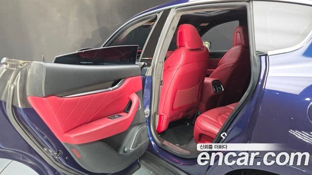 Maserati Levante 3.0 дизель AWD GranSport, 2019 17