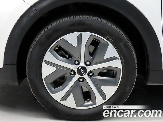 Kia Niro Plus Light (таксомоторный тип), 2023 все фото