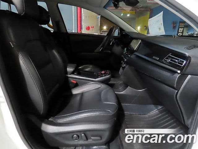 Kia Niro Plus Light (таксомоторный тип), 2023 12