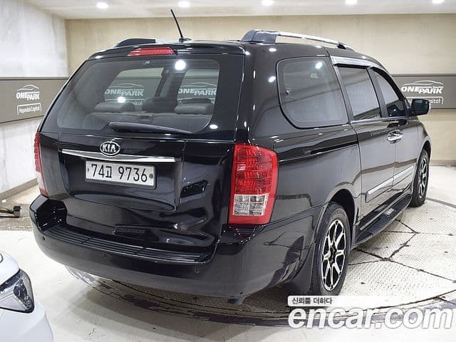 Kia Carnival R Premium, 2012 2