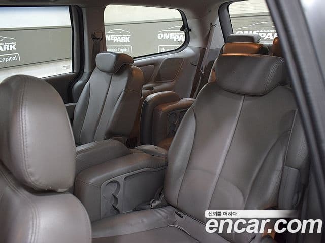 Kia Carnival R Premium, 2012 6