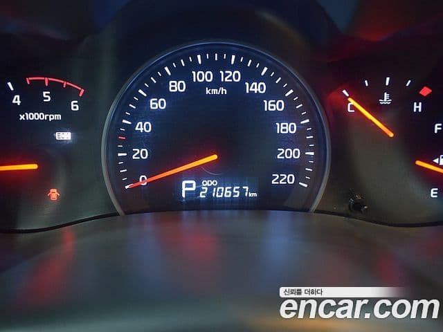 Kia Carnival R Premium, 2012 8