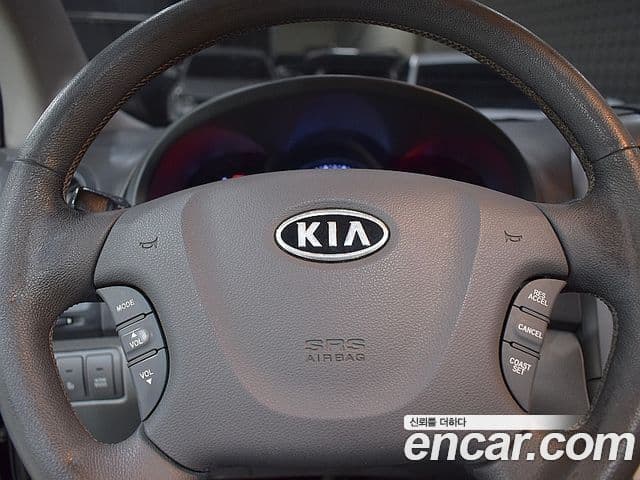 Kia Carnival R Premium, 2012 9