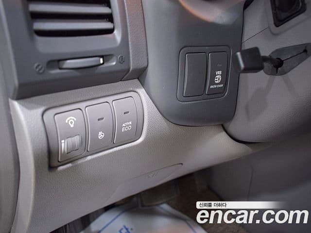 Kia Carnival R Premium, 2012 10